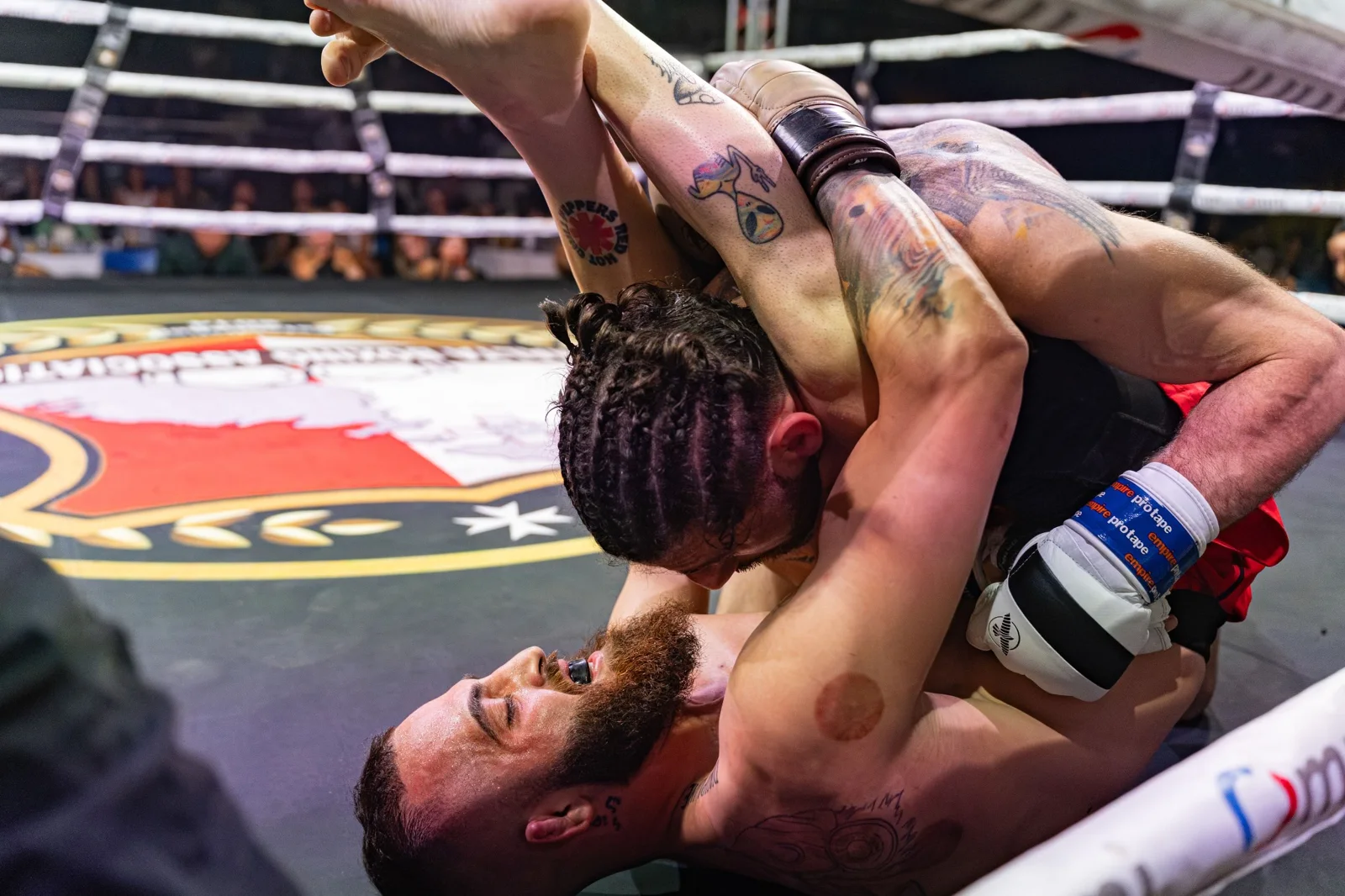 Ground grappling exchange