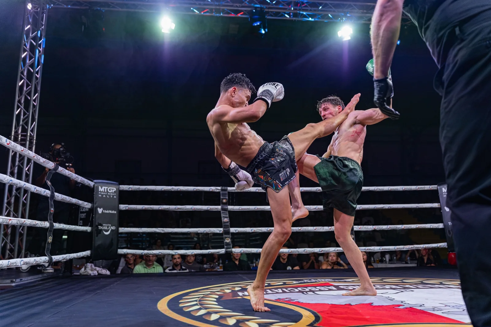 High kick mid-bout